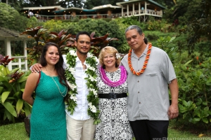 Haiku Gardens Wedding photos Oahu by Pasha www.BestHawaii.photos 123120160068  
